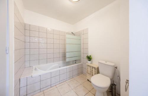 Port-de-Bouc Apartment | Modern & Quiet - 2 Bedroom Apartment with Sea Views