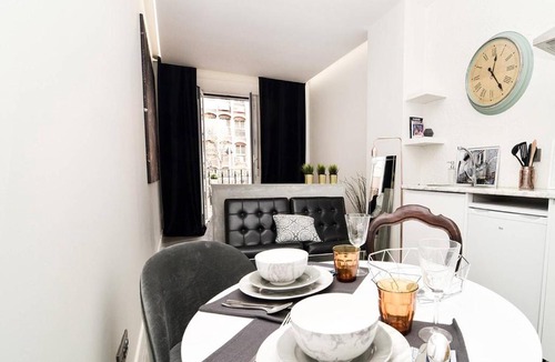Embajadores Apartment | Modern Studio in Embajadores Street by Batuecas