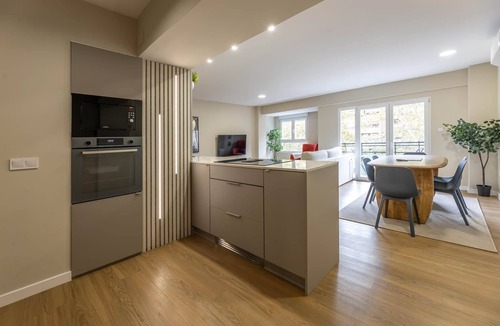 La Creu del Grau Apartment | Modern Temporary Housing in Av. del Puerto.