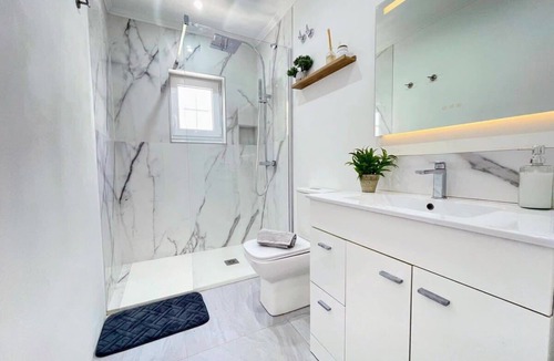 La Florida Villa | Modernized 3 Bed Villa with Pool Lf16