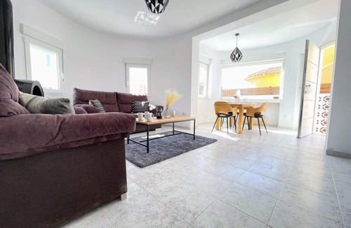 La Florida Villa | Modernized 3 Bed Villa with Pool Lf16
