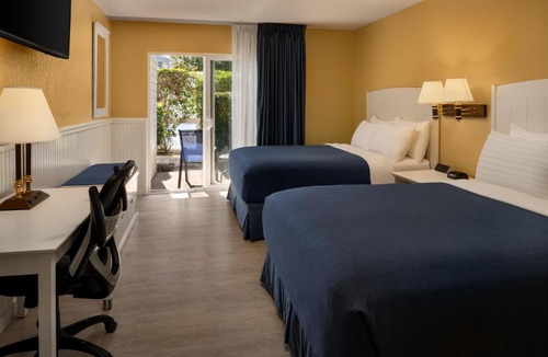 Downtown Monterey Hotel | Monterey Bay Lodge