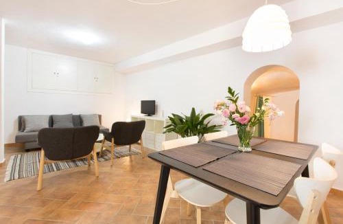 Sacromonte Apartment | Montes Claros 26