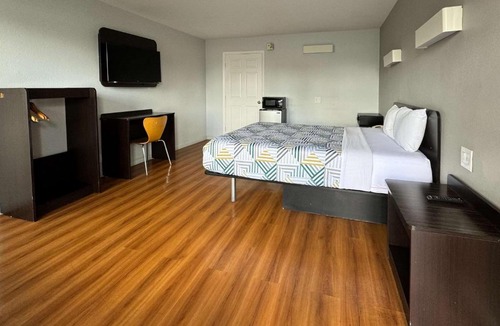 Delano Hotel | Motel 6-Delano, CA