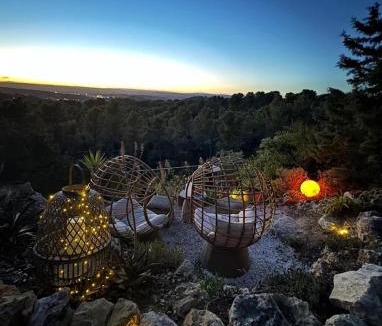 Bouc-Bel-Air Bed & Breakfast | Moulin Rouge Provençal Suite Premium avec jacuzzi extérieur Aix Marseille