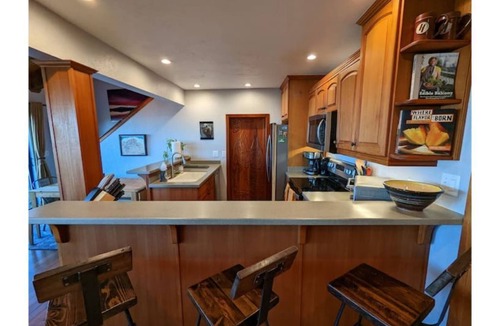 Tahoe Village House | Mountain Top View, 3 BDRs & 2 Baths, NEW HOTTUB