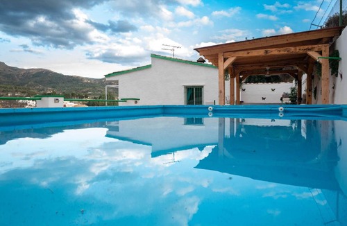 Calles Villa | Mountain View - A Peaceful Villa Retreat
