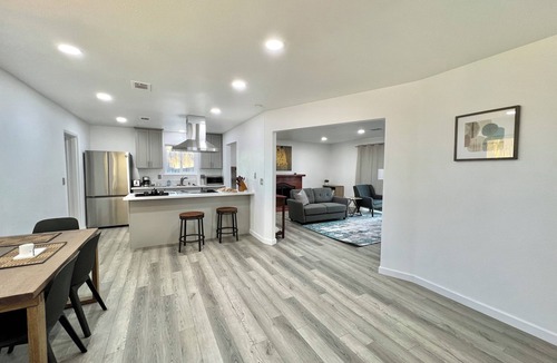 Thousand Oaks House | Mountain View Entire House 4 Rooms 3 Baths