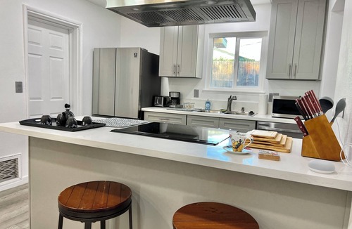Thousand Oaks House | Mountain View Entire House 4 Rooms 3 Baths
