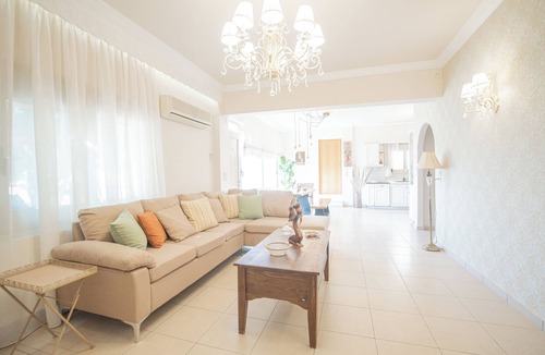 Istron Villa | Mulberry tree Villa