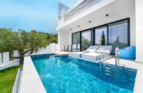 Chrisi Ammoudia Apartment | Mythodea Prive Luxury Suites