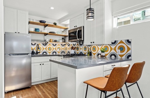 Zaferia Apartment | Newly Built Studio w/AC in Vibrant Long Beach