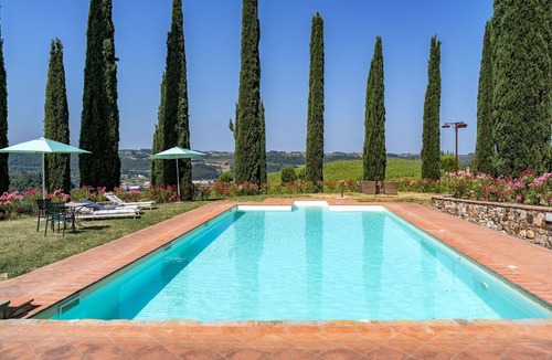 Tavarnelle Val di Pesa Villa | Nice apartment in villa for 2 people with WIFI, pool and TV, close to Greve In Chianti