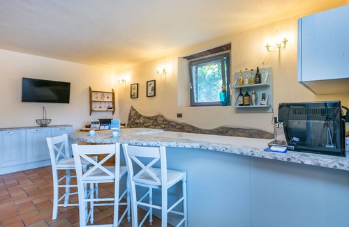 Castagneto Carducci Villa | Nice apartment in villa for 4 guests with A/C, pool, WIFI, TV, patio and pets allowed