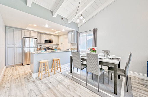 Balboa Peninsula Condo | Nice Balboa hidden gem with a private balcony & a view