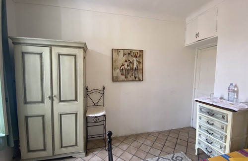 Vernier House | Nice Center Room
