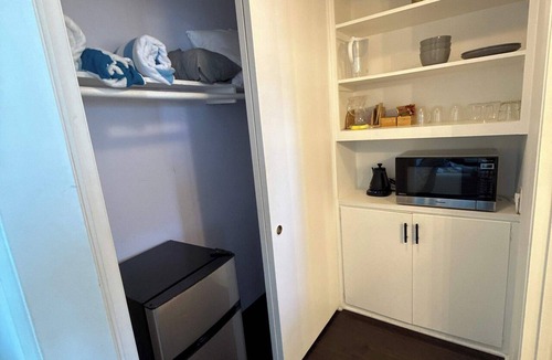 The Strand Apartment | Ocean View Studio Manhattan Beach