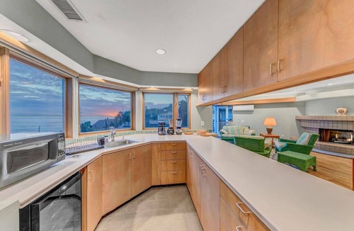 Encinitas Villa | Oceanfront 4 bedroom villa w/2 masters and views