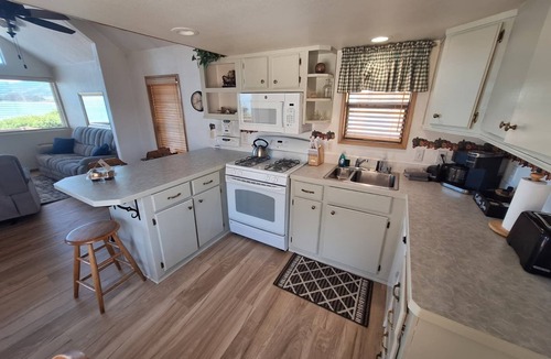 Smith River Cabin | Oceanfront Cabin 3 with Private Jacuzzi & Impressive Views