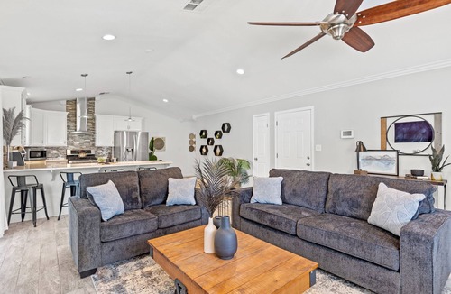 Tehachapi House | Off the grid 2-bedroom home with garden room