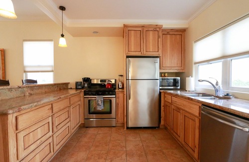 Paso Robles House | Olive with a Twist-Right in the Heart of Paso Robles on the West Side!