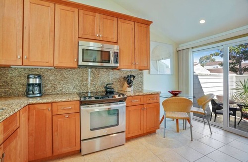 Leucadia House | Only Steps to the Beach! Immaculate Townhouse in Sea Bluff