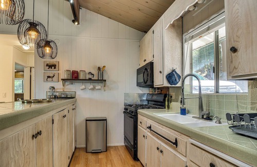 Crestline House | Overlooking Lake Gregory! Crestline Family Cabin
