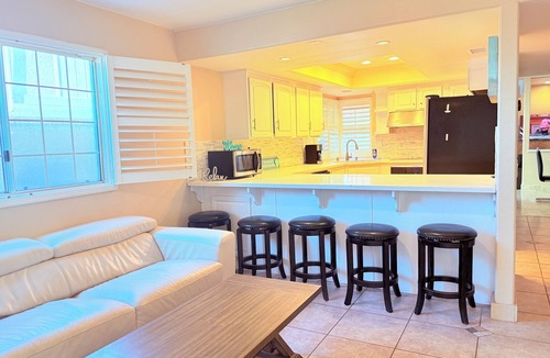 Huntington Beach Villa | Pacific Breeze ocean view , a few steps from Main Street, the sand and pier