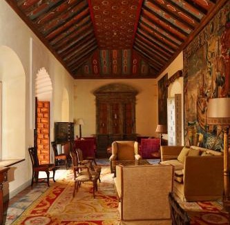 Lora Del Rio Hotel | Palacio de los Leones