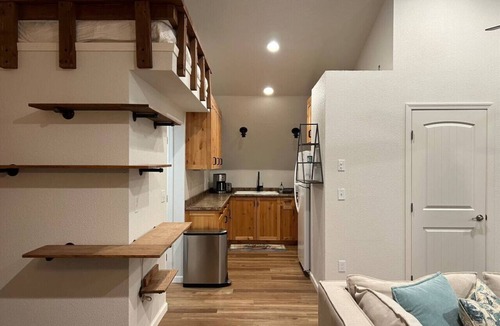 Redding House | Peaceful Lakeside Apartment Garage & EV