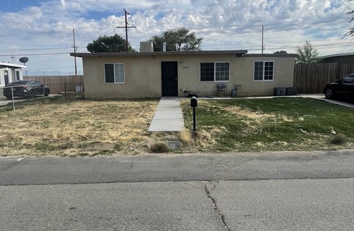 Rosamond House | Peaceful vacation home near willow springs