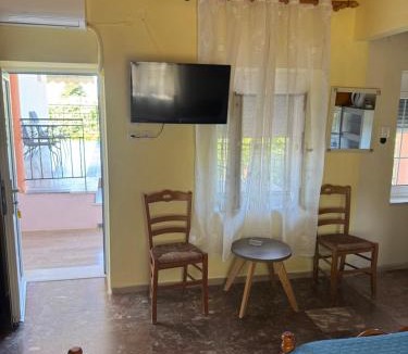 Kokkinon Neron Apartment | PERDIKI STUDIOS