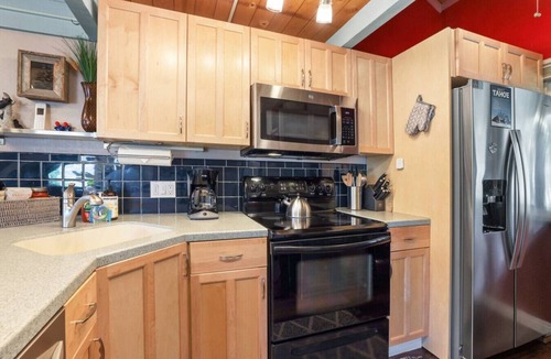 Tahoe Village Villa | Pet-Friendly 3BR | Heavenly & Fireplace | Sleeps 7
