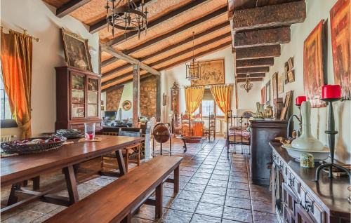 Valverde de Leganes House | Pet Friendly Home In Valverde De Leganés