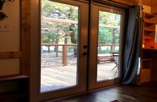 Cobb Cabin | Pet Friendly Tiny House for Glamping in California Woodlands