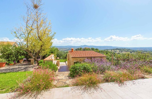 Campagnatico Villa | Pietra Bianca - Three Bedroom Villa, Sleeps 6