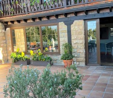 San Vicente de la Barquera House | Posada La Vieja Escuela