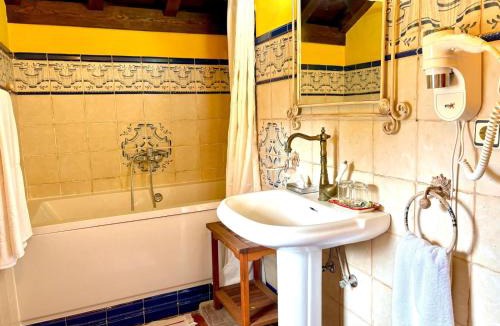 Gibralgalia Hotel | Posada Los Cántaros
