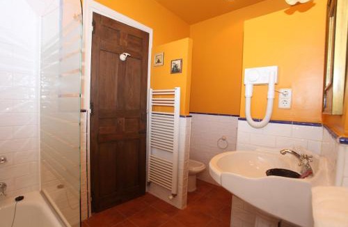 La Adrada House | Posada Villa Maria