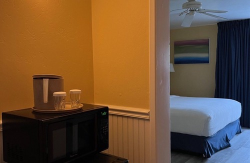 Downtown Monterey Cabin | Premium King Fireplace Room Walking Distance from the Beach!