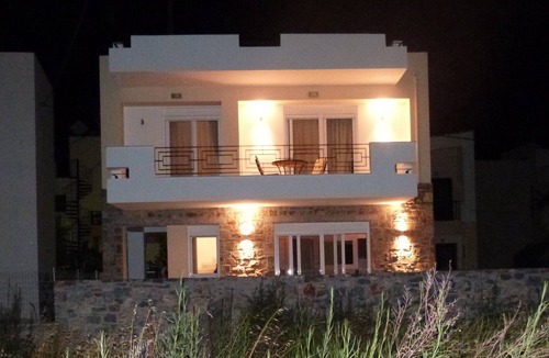 Elounda Villa | Private 2 bedroom villa with small pool in the centre of Elounda