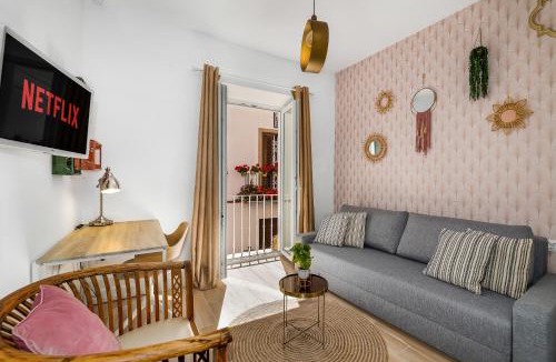 San Felipe Neri House | Private Sunny rooftop house in Malaga old town, walk everywhere