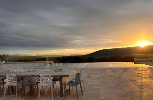 Cavaillon House | Property with unique view in a quiet area with fitness, hammam and jacuzzi