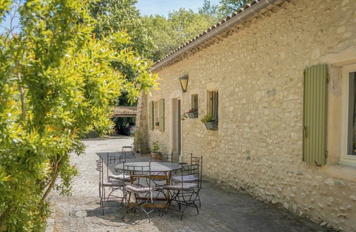Saint-Gervais-sur-Roubion House | Provençal farmhouse with shared pool in the Drôme