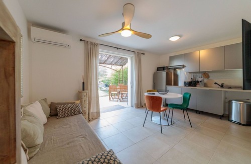 Trans-en-Provence Apartment | Provence Var Vacation Rental with Pool - Agave