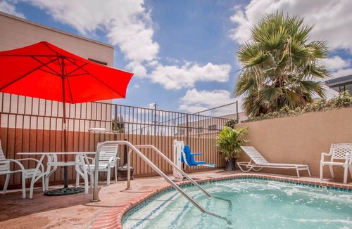 Downey Hotel | Quality Inn Downey