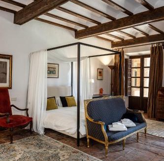Arges House | Queens hotel Toledo