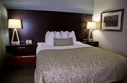 San Bruno Hotel | Quick Drive from San Francisco Int’l Airport! Unit w/Full Kitchen & Free Bfast!