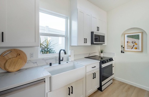 East Side Capistrano House | Quiet Coastal Modern-Ocean views-Hot tub- 7 mins to the beach