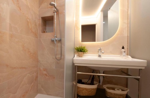 Nou Moles Apartment | Quiet Loft
